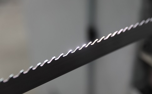 贺州双金属带锯条产生切削噪音的原因具体有哪些？